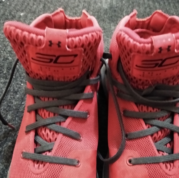 Under Armour Men's Rare Bright Red Kicks Size 7 - Picture 4 of 6